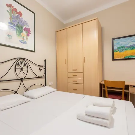 Aparteasy - Family 4-Bedroom Apartment Apartment