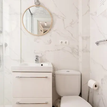 Aparteasy - Family 4-Bedroom Apartment * Barcelona