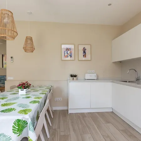 Apartment Aparteasy - Family 4-Bedroom Apartment Barcelona