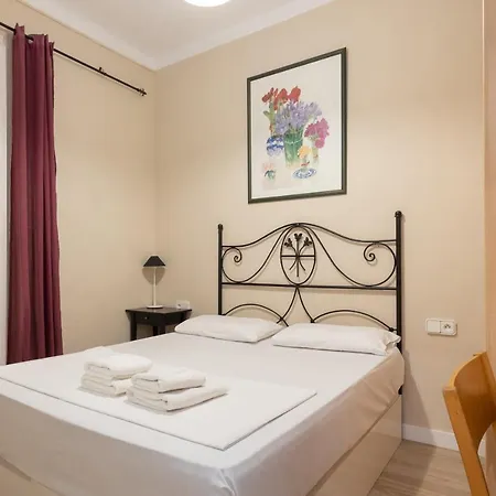 Apartment Aparteasy - Family 4-Bedroom Apartment Barcelona