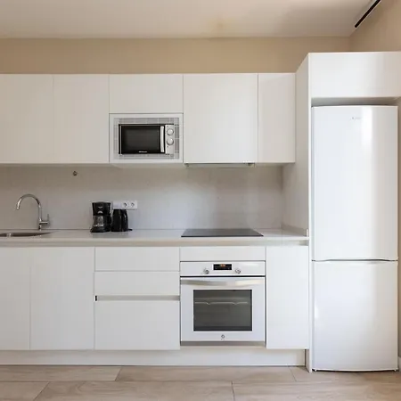 Aparteasy - Family 4-Bedroom Apartment * Barcelona