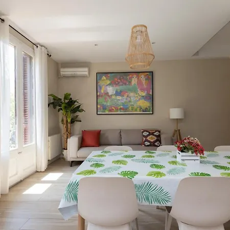 Aparteasy - Family 4-Bedroom Apartment Apartment
