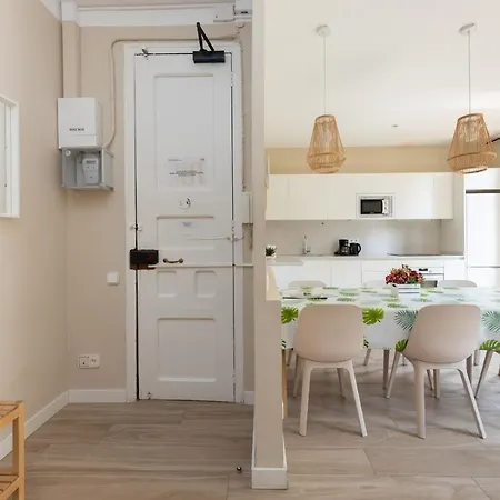 Aparteasy - Family 4-Bedroom Apartment Apartment Barcelona